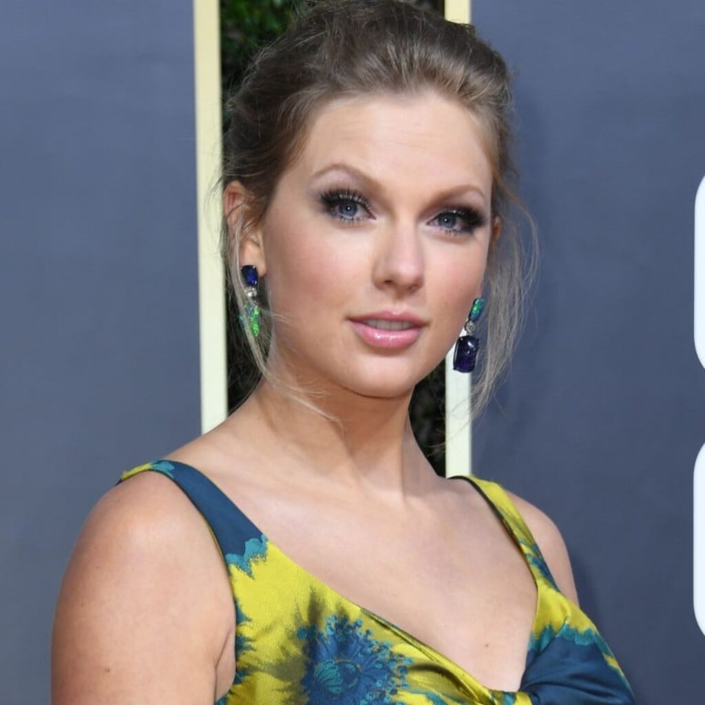 Taylor Swift wearing opal earrings at the Golden Globes. 